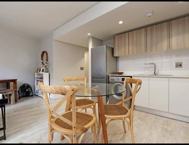 2 bed property to rent in GREEN POINT